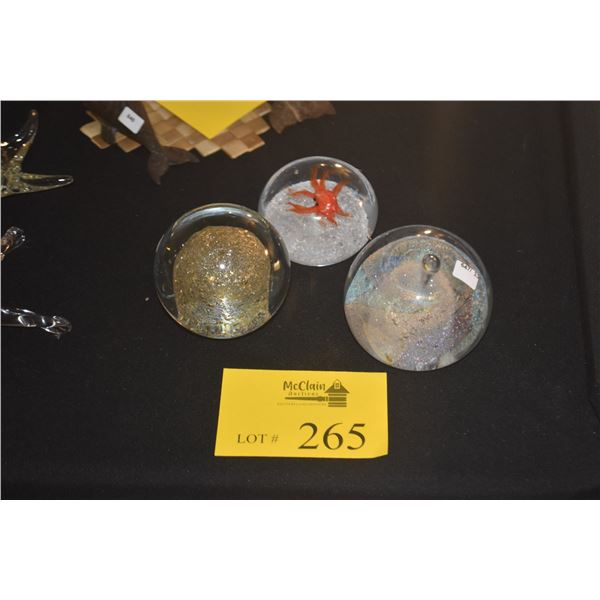COLLECTION OF PAPERWEIGHTS (3 PCS)