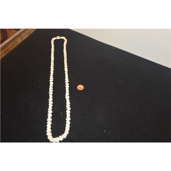 NI'IHAU MOMI KEO KEO SHELLS IN PIKAKE STYLE 32" NECKLACE
