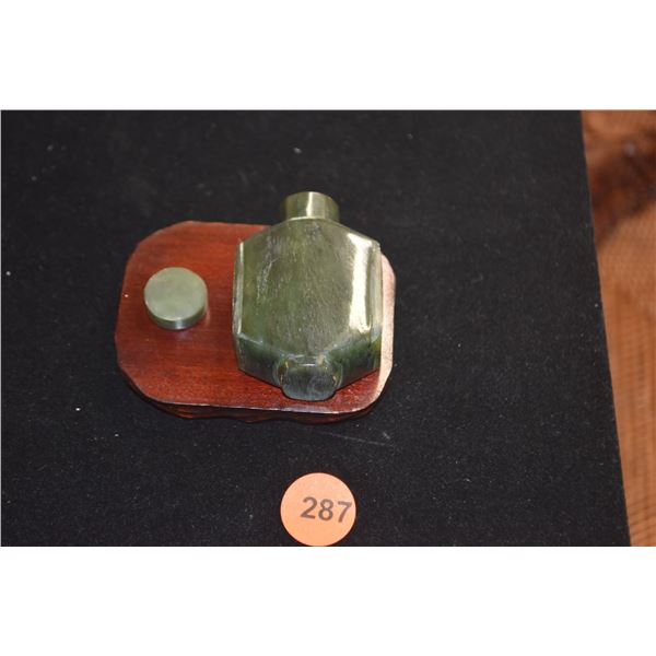 JADE SNUFF BOTTLE