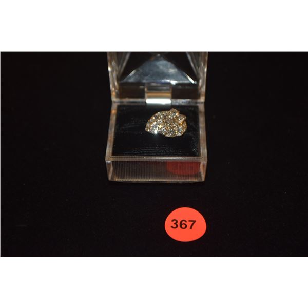 14K WG OLD EUROPEAN CUT CLUSTER DIAMOND RING, (3 CENTER DIAMONDS APPROX 1.40 CTW, & NUMEROUS MELEE D