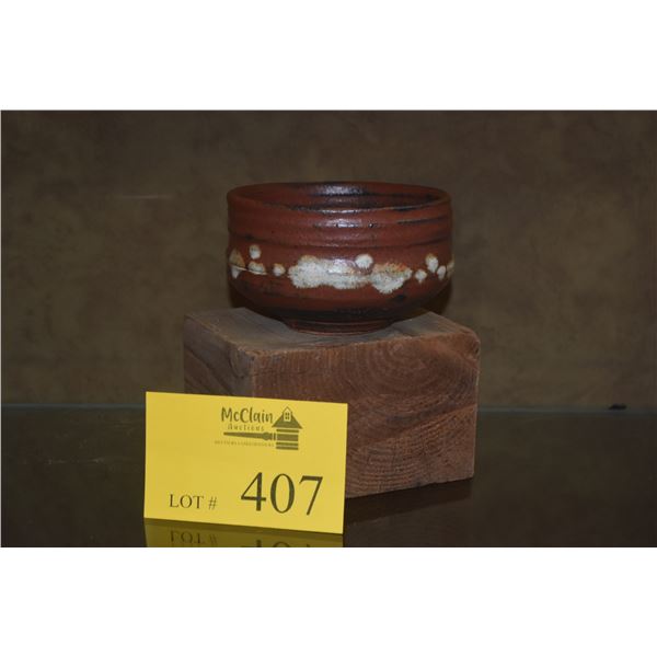 TEA BOWL W/KEAWE ASH & WHITE GLAZE BRUSHSTROKES; HIGA (5" X 3") (DOES NOT INCLUDE STAND)
