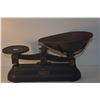 Image 2 : VINTAGE AVERY BALANCE SCALE W/BRASS PAN