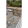 Image 1 : SKID STEER 4' FORK ATTACHMENT *RUST ISSUES, FORK TRACK BROKEN*