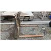 Image 3 : SKID STEER 4' FORK ATTACHMENT *RUST ISSUES, FORK TRACK BROKEN*