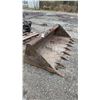 Image 1 : SKID STEER 6' BUCKET ATTACHMENT