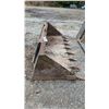 Image 2 : SKID STEER 6' BUCKET ATTACHMENT