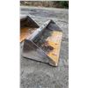 Image 2 : SKID STEER 79" BUCKET ATTACHMENT