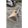 Image 4 : SKID STEER 79" BUCKET ATTACHMENT