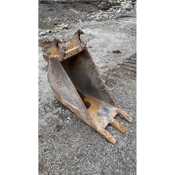FINNING EXCAVATOR 12" BUCKET ATTACHMENT