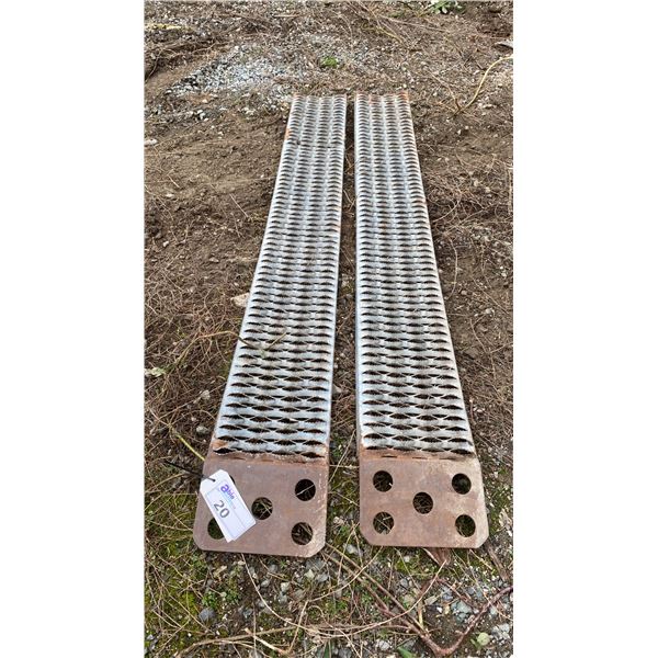 PAIR OF 6' METAL VEHICLE RAMPS