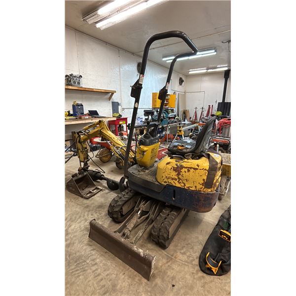 KOMATSU PC09-1 MINI EXCAVATOR YELLOW