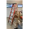 Image 1 : FEATHERLITE 6' ALUMINUM STEP LADDER & ALLRIGHT WOOD 4' STEP LADDER