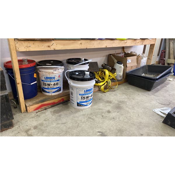SHELF OF ASSORTED ITEMS INCLUDING; RATCHET STRAPS, HITCH ATTACHMENTS & MORE