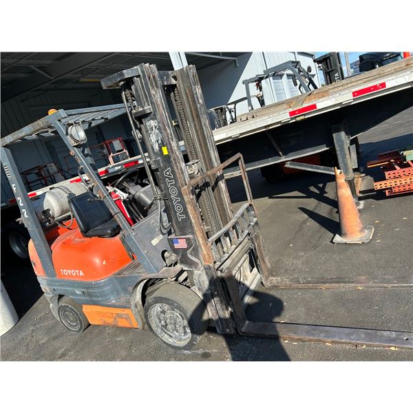 Toyota GFCU25  5K LB. Cap.  LP Forklift w/Triple Mast,