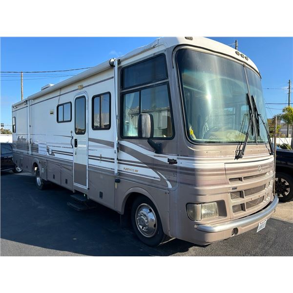 2000 Fleetwood Pace Arrow Class A  33'  RV