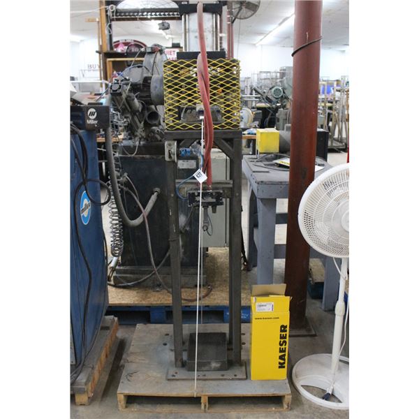 Fabco Air Industrial Pedestal Press