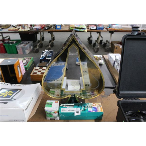 Spade Shelf Display, Light Bulbs