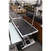 Image 1 : Electric Adjustable Height Pet Grooming Tables