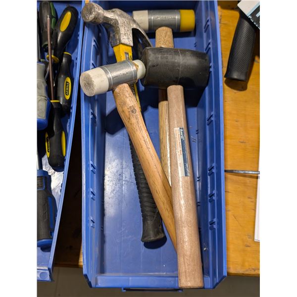 LOT: 3 MASSES ET 1 MARTEAU