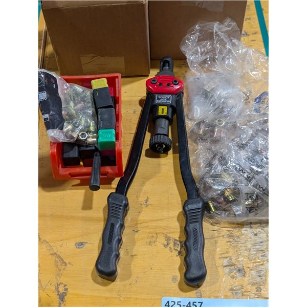 PINCE À ÉCROUS À SERTIR (RIVNUT) MANUELLE AVEC EMBOUTS