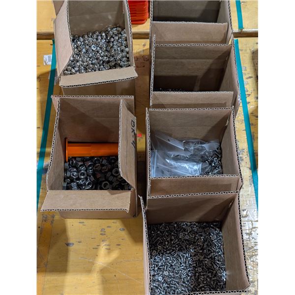 LOT DE QUINCAILLERIE ASST