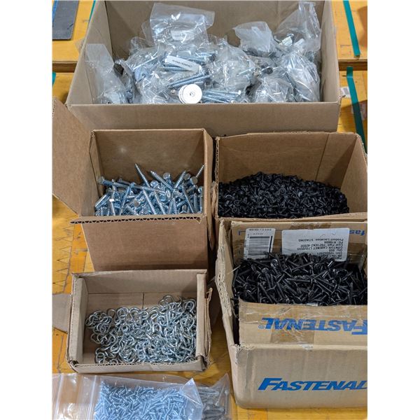 LOT DE QUINCAILLERIE ASST