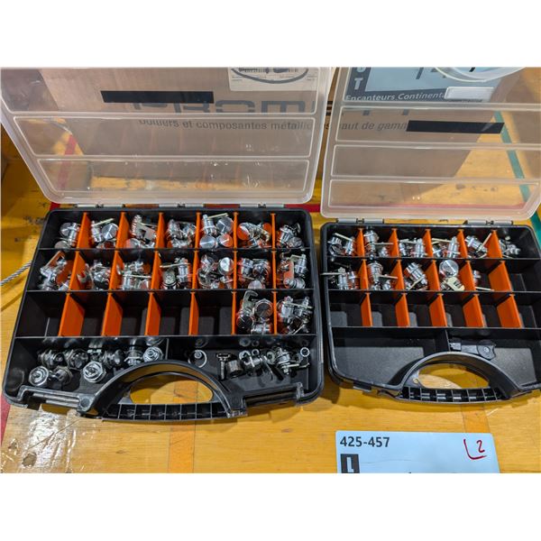 LOT DE 2 COFFRES AVEC PIÈCES DE SERRURE