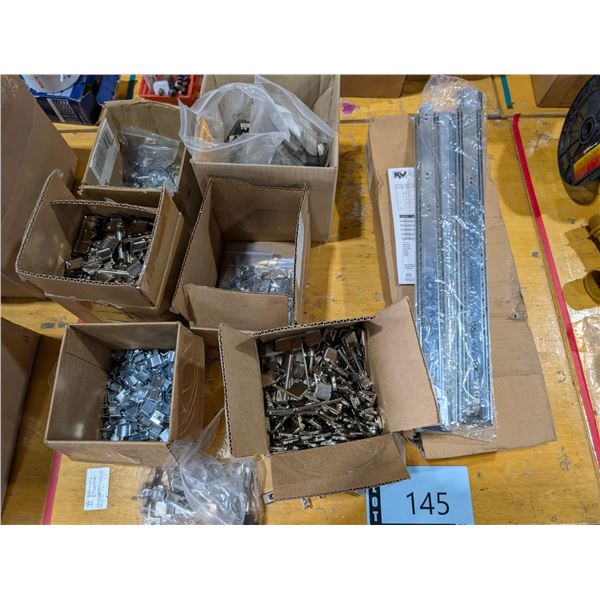 LOT DE QUINCAILLERIE POUR TIROIRS & PORTES ASST