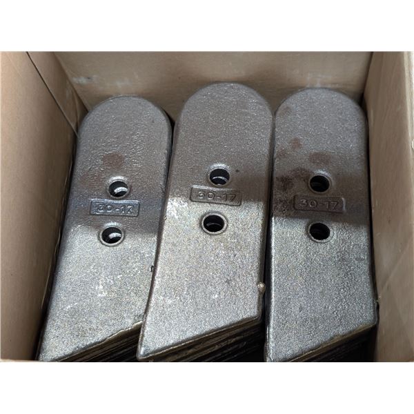 LOT DE 13 POINTES AU CARBURE POUR CHARRUE