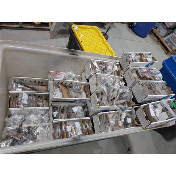 LOT DE PIÈCES DE MOTO EN MÉTAL ASST