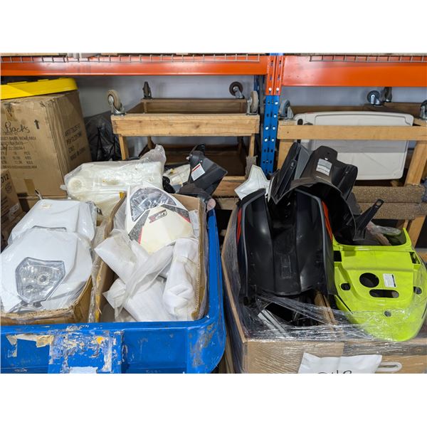 LOT DE PIÈCES DE MOTO EN MÉTAL ASST