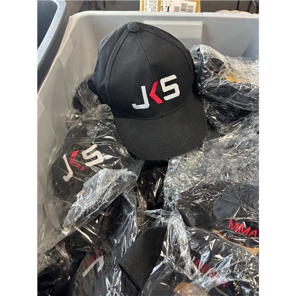 LOT DE 42 CASQUETTES AVEC LOGO JKS gr:ASSORTI
