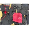 Image 3 : LOT DE 13pcs DE VÊTEMENTS ASST AVEC LOGO JKS