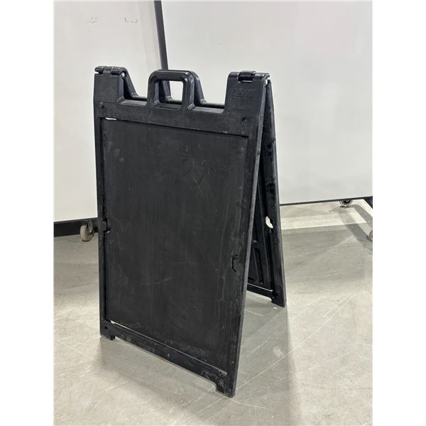 PANNEAU PUBLICITAIRE DBL CÔTÉ (SANDWHICH BOARD) 24"x35"