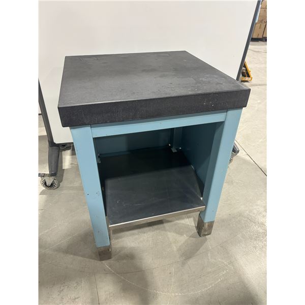 SUPPORT MÉTAL AVEC PLAQUE GRANITE 23"x23"x30"