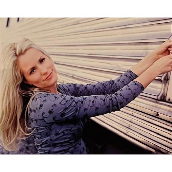 Country Music Star Deana Carter unsigned photo