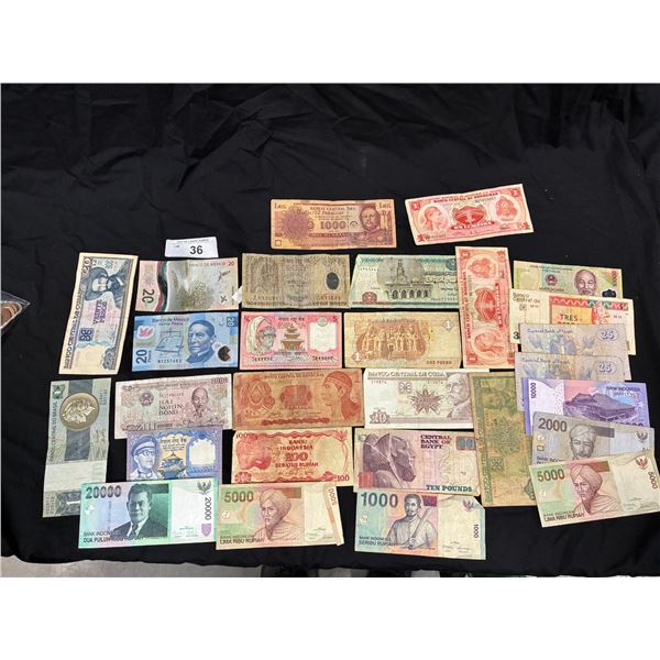 Approx 20 various foreign bills, inclusing pesos