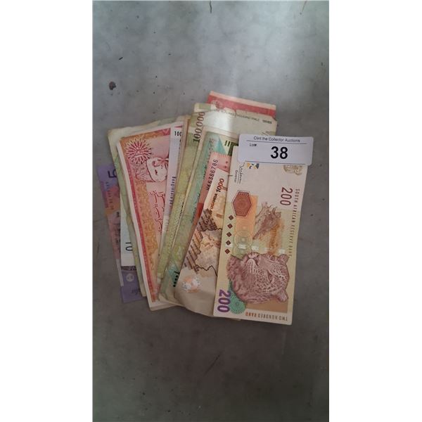 Approx 20 various foreign bills, inclusing pesos