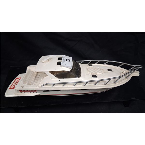 Tonka yacht 13" long