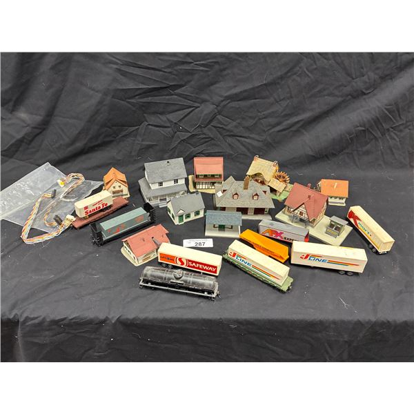 Lot inc vintage model houses and train pieces