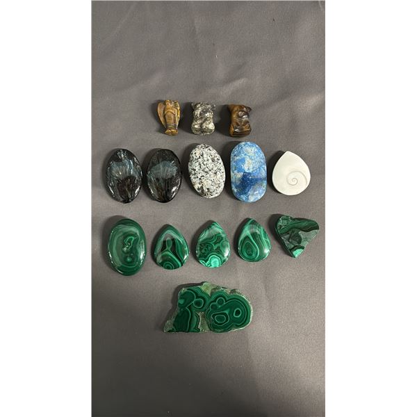 COLLECTION OF LACE AGATE, BLUE APATITE, MALACHITE, SHIVA EYE SHELL & MORE