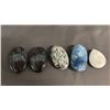 Image 5 : COLLECTION OF LACE AGATE, BLUE APATITE, MALACHITE, SHIVA EYE SHELL & MORE
