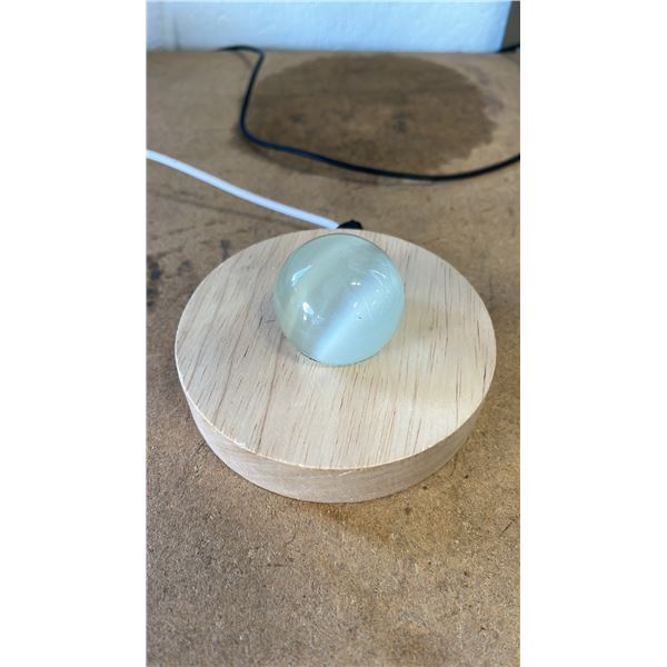 1" AGATE SPHERE ON WOOD LED ILLUMINATED STAND: USB POWER CORD