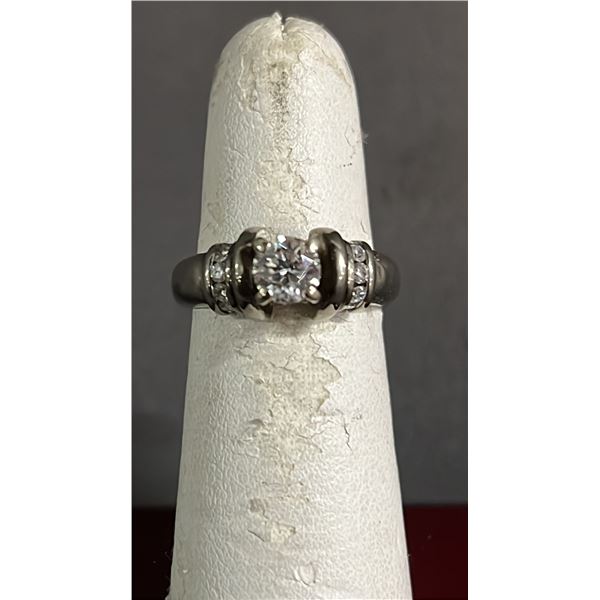 LADIES 14KT WHITE GOLD DIAMOND RING: 1 ROUND BRILLIANT CUT 3.12MM NATURAL DIAMOND (.50CT) & 10 ROUND