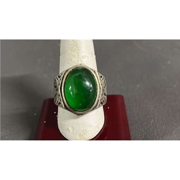 BURMESE SPINACH GREEN JADEITE RING IN BOX: SIZE 10.5