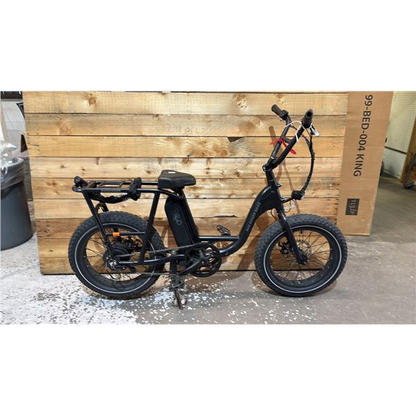 *POWERS ON* RAD POWER BIKES RADRUNNER E-BIKE WITH BATTERY (NO KEY, NO CHARGER, UNKNOWN WORKING