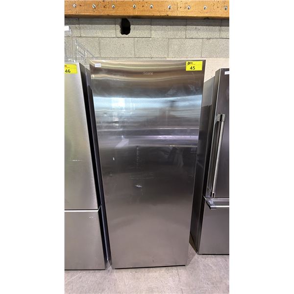 GALANZ 28"W STAINLESS STEEL SWING DOOR SWITCHABLE ALL FRIDGE OR FREEZER