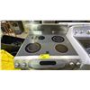 Image 2 : KITCHENAID STAINLESS STEEL ELECTRIC RANGE WITH CONVECTION OVEN