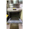 Image 3 : KITCHENAID STAINLESS STEEL ELECTRIC RANGE WITH CONVECTION OVEN