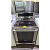 Image 1 : ELECTROLUX STAINLESS STEEL ELECTRIC RANGE WITH CONVECTION OVEN